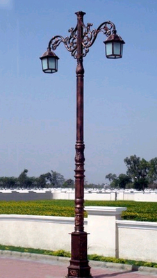ক্লাসিক ওয়েস্টার্ন স্টাইল কাস্ট আয়রন লাইট পল পেইন্টিং সারফেস ট্রিটমেন্ট ফর গার্ডেন
